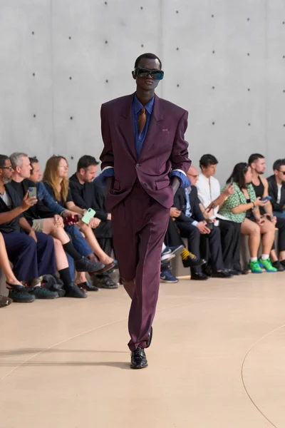 Look 11